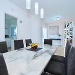 Casa Palmeras Villa *